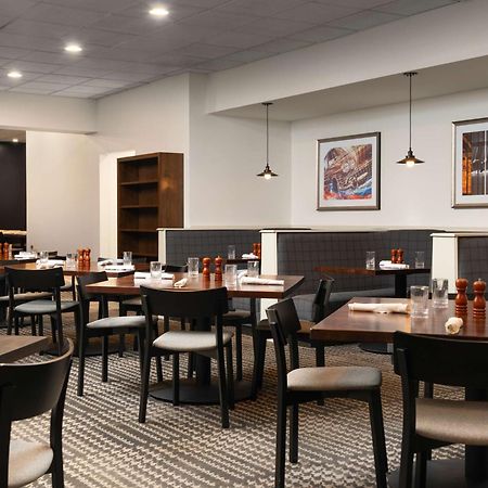 Doubletree By Hilton Pittsburgh Airport Hotell Moon Township Exteriör bild