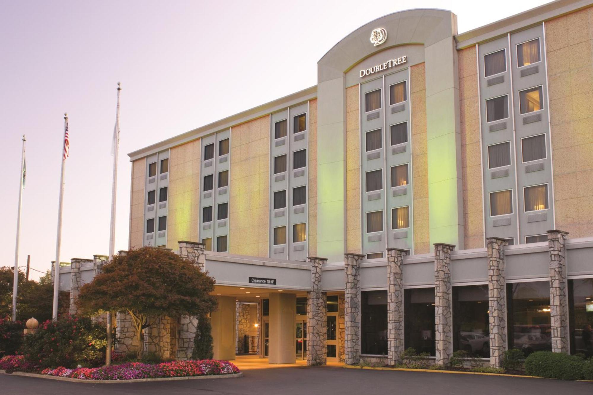 Doubletree By Hilton Pittsburgh Airport Hotell Moon Township Exteriör bild