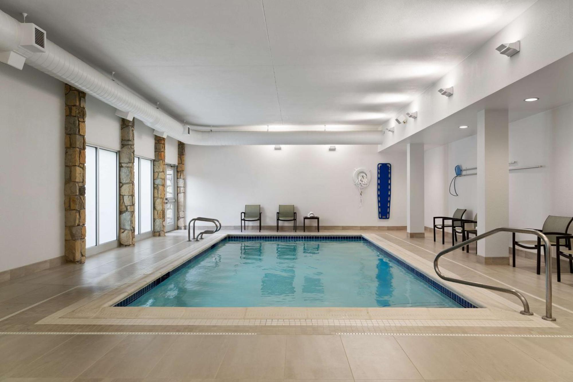 Doubletree By Hilton Pittsburgh Airport Hotell Moon Township Exteriör bild