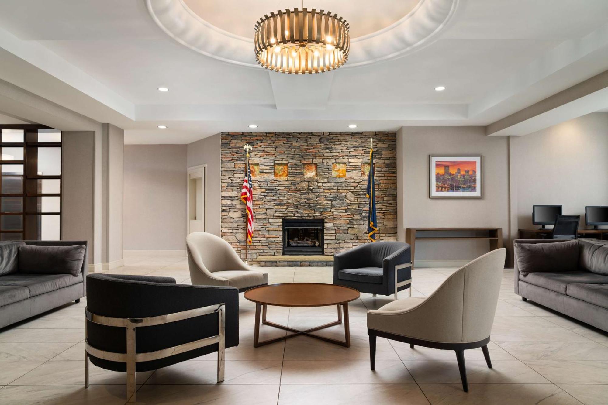 Doubletree By Hilton Pittsburgh Airport Hotell Moon Township Exteriör bild