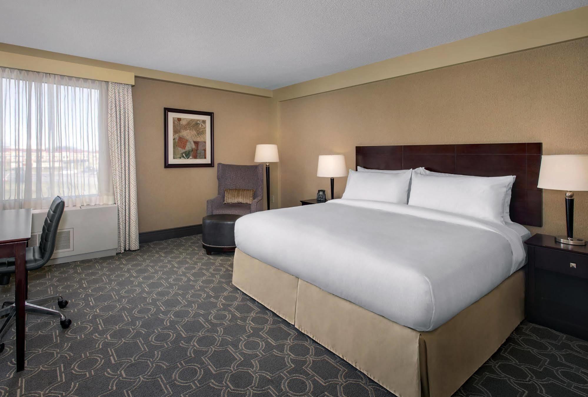 Doubletree By Hilton Pittsburgh Airport Hotell Moon Township Exteriör bild